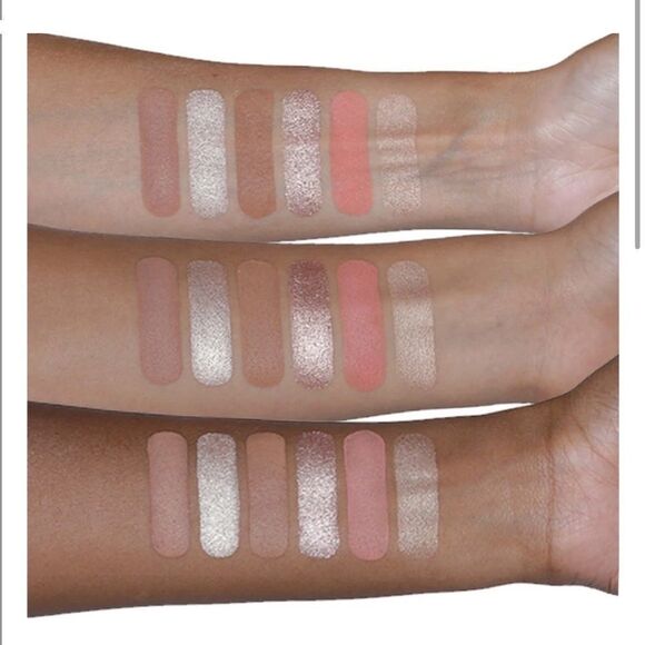 True + Luscious Lucky Glow Bronze and Highlight Palette - Picture 2 of 9